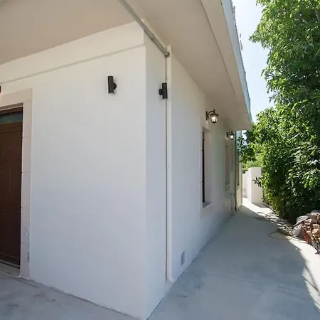 Holiday home Papa-antonis Stone House