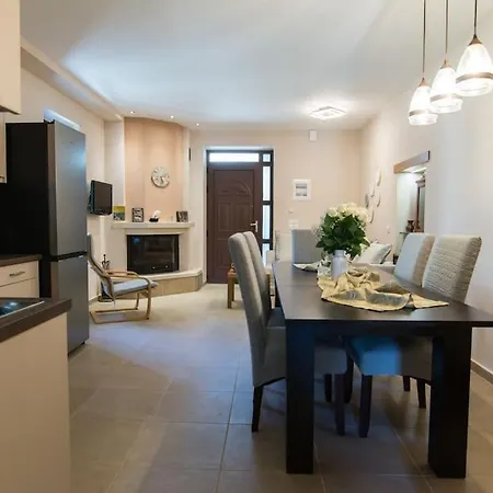 Papa-antonis Stone House Holiday home *