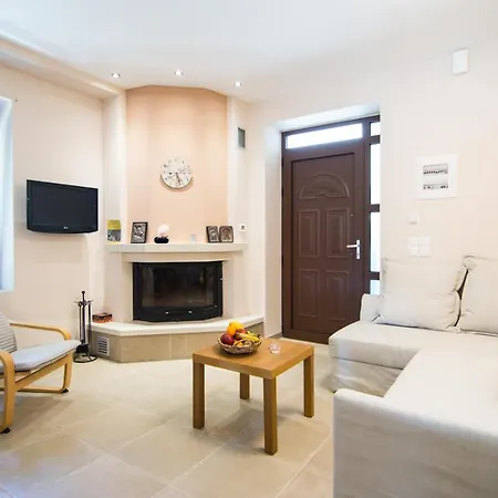 Holiday home Papa-antonis Stone House *